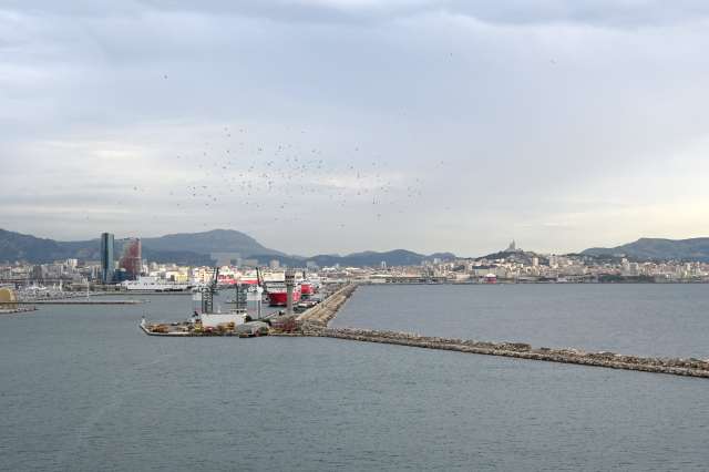 Il porto di Marsiglia visto da MSC Seaview di giorno